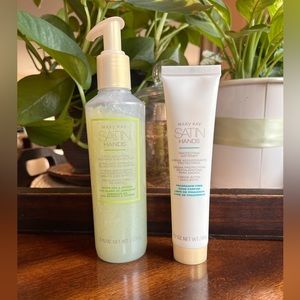 - Mary Kay Satin Hands set
